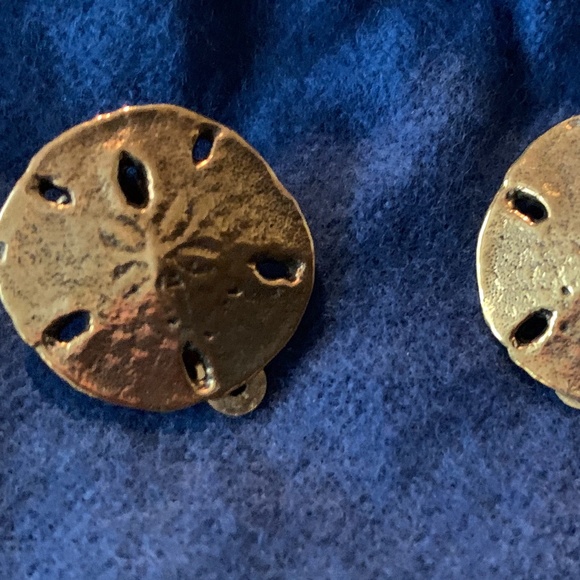 Mignon Faget  gold sand dollar clip earrings - Picture 3 of 9